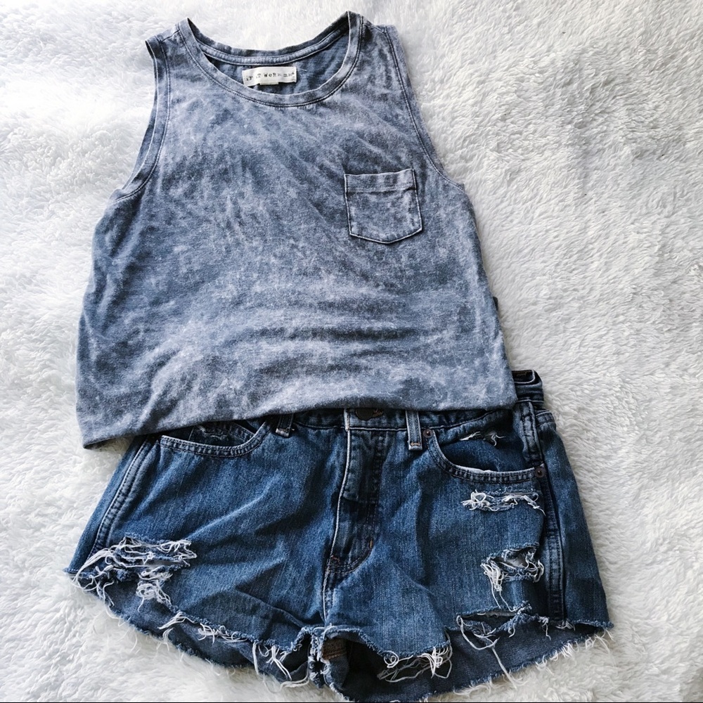 🌴 3 for $30 🌴 Acid wash gray muscle tee